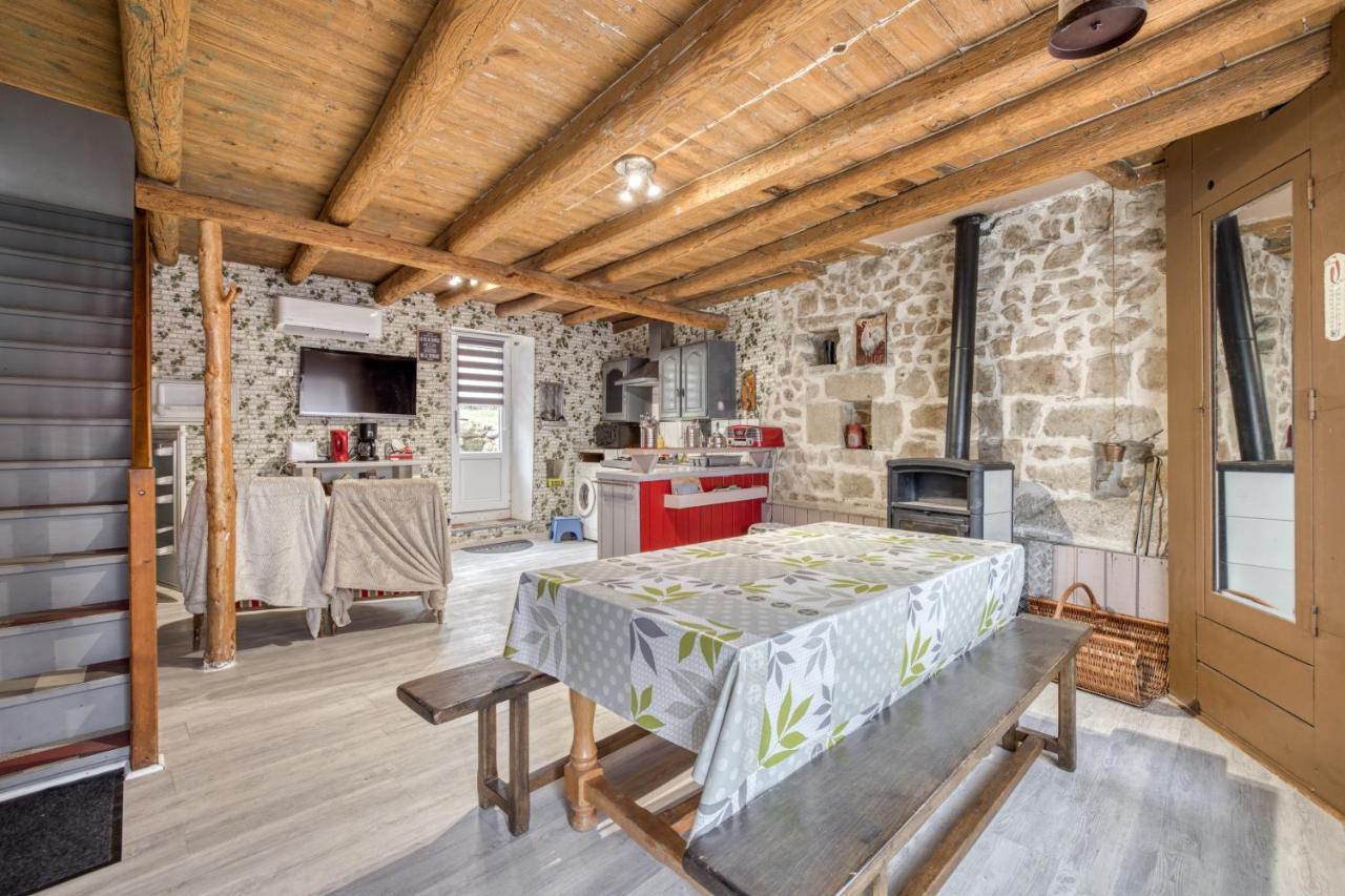 Maison Charmante A Valprivas Avec Jardin Prive. 外观 照片